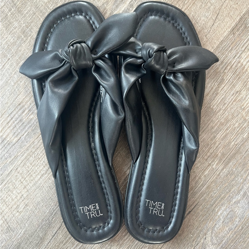 Time and Tru Women's Black Knot Sandals